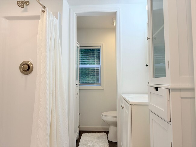 Building Photo - Cozy, Newly Renovated 2-Bed Retreat on Geo...