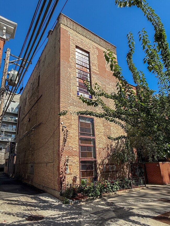 Building Photo - 160 W Burton Pl