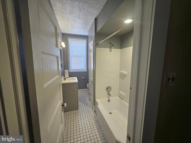 Building Photo - 116 Haddon Ave