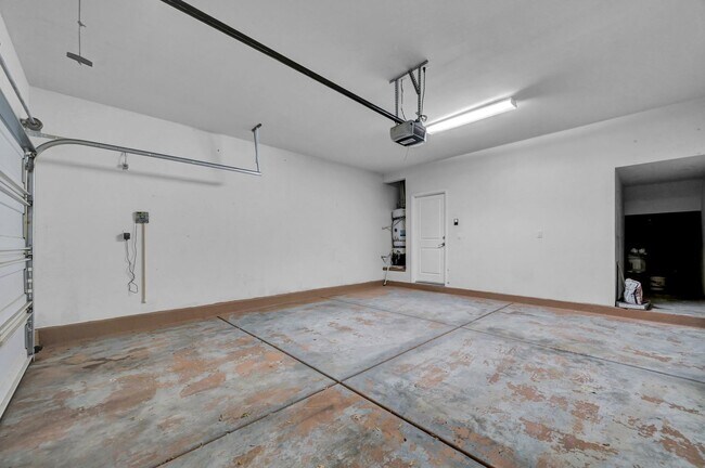 Building Photo - Charming 3-Bedroom Two-Story Home in Gated...