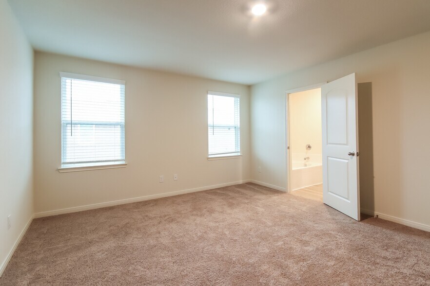 Building Photo - 580 Solomon Ln