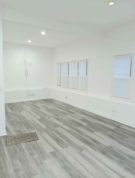 Building Photo - 285 Old Gary Ave