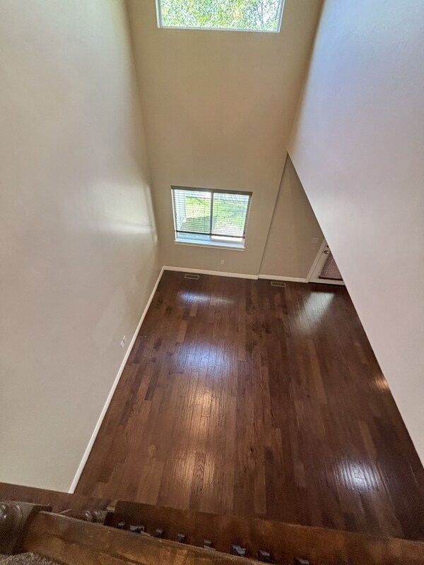 Building Photo - 215 1135 S