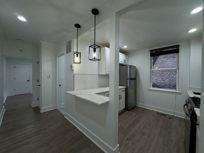 Primary Photo - 807 Park Ave