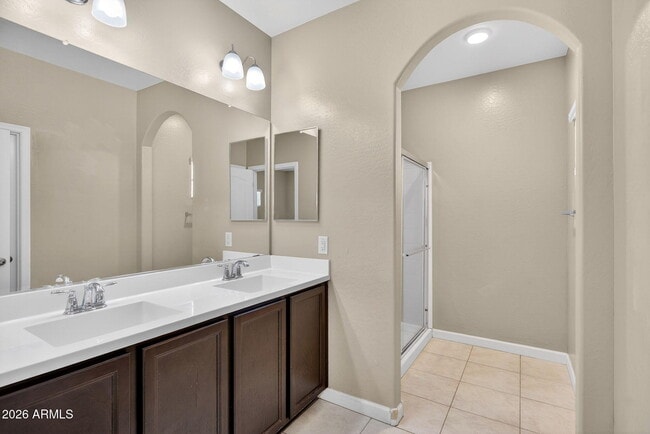 Building Photo - 1367 S Country Club Dr