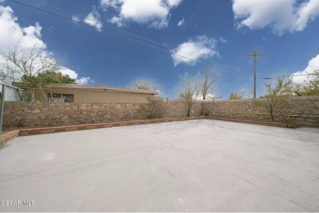 Building Photo - 7632 Franklin Dr