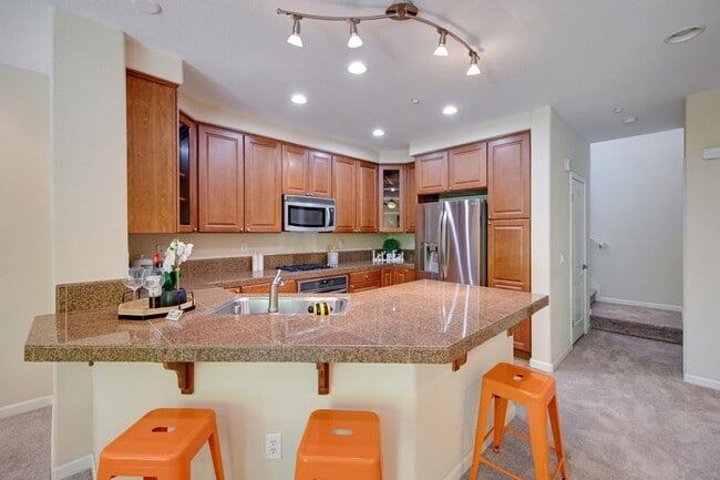 Building Photo - 895 Gaspar Vis