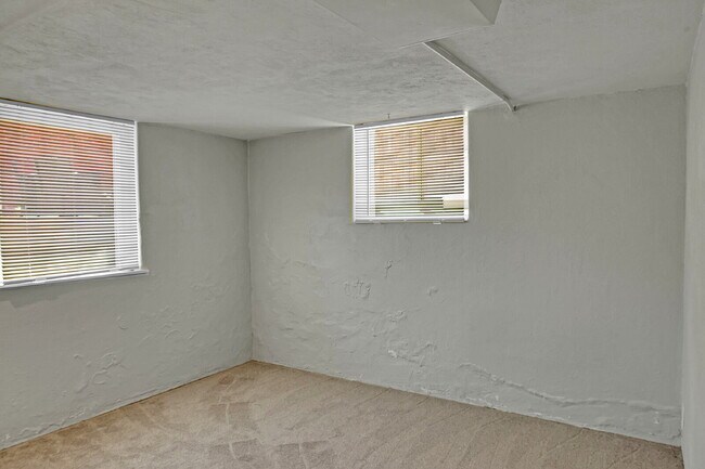 Building Photo - $2,695.00 - 3 Beds, 2 Bath, Duplex in Denv...