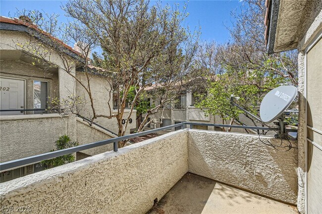 Building Photo - 3103 Key Largo Dr