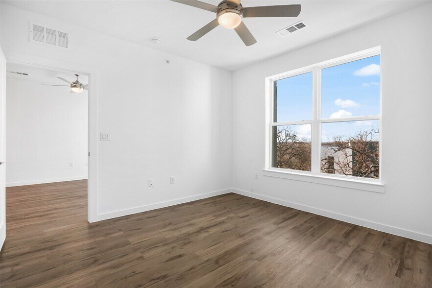 Building Photo - 4801 Springdale Rd