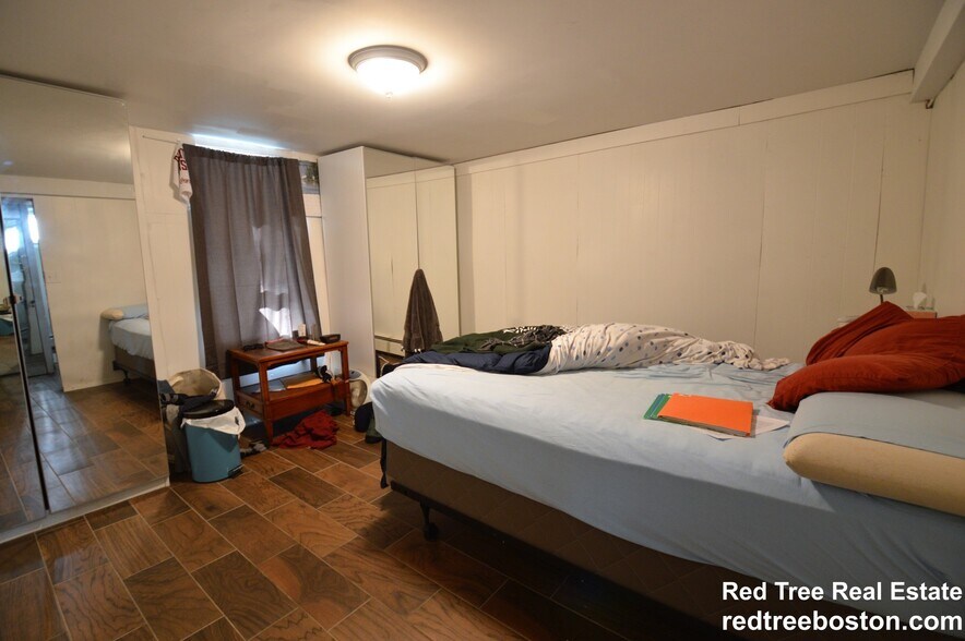 Building Photo - 74 Manet Rd