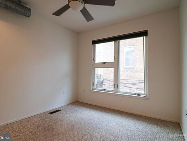 Building Photo - 4 E Henrietta St