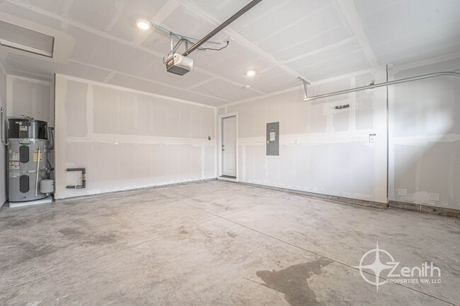 Building Photo - Elegant 2024 Built 3 Bedroom Vancouver Hom...