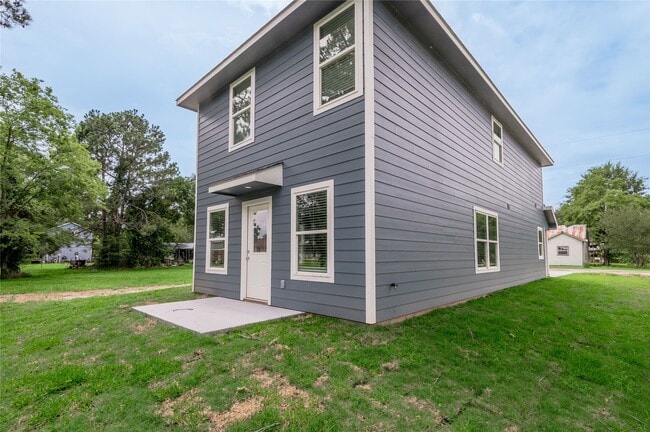 Building Photo - 140 Shady Oaks
