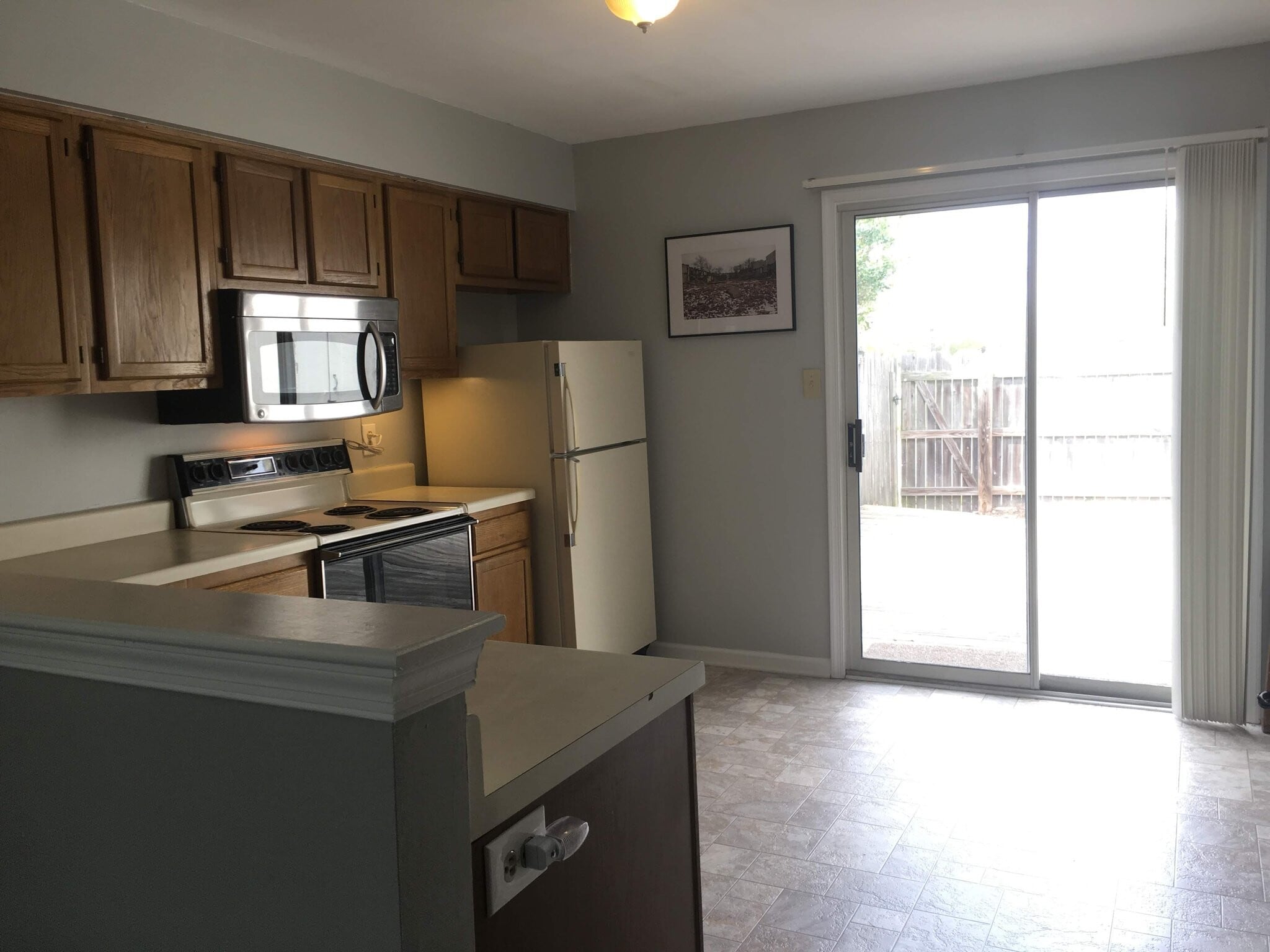 Building Photo - 325 Brisa Dr