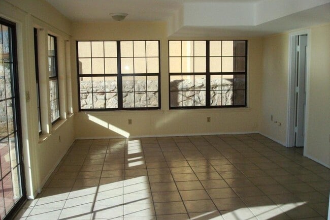 Building Photo - 7401 Lakehurst Rd
