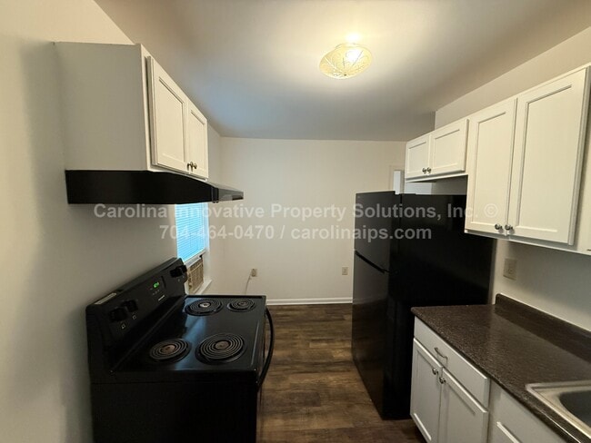 Building Photo - 1800 Newland Rd