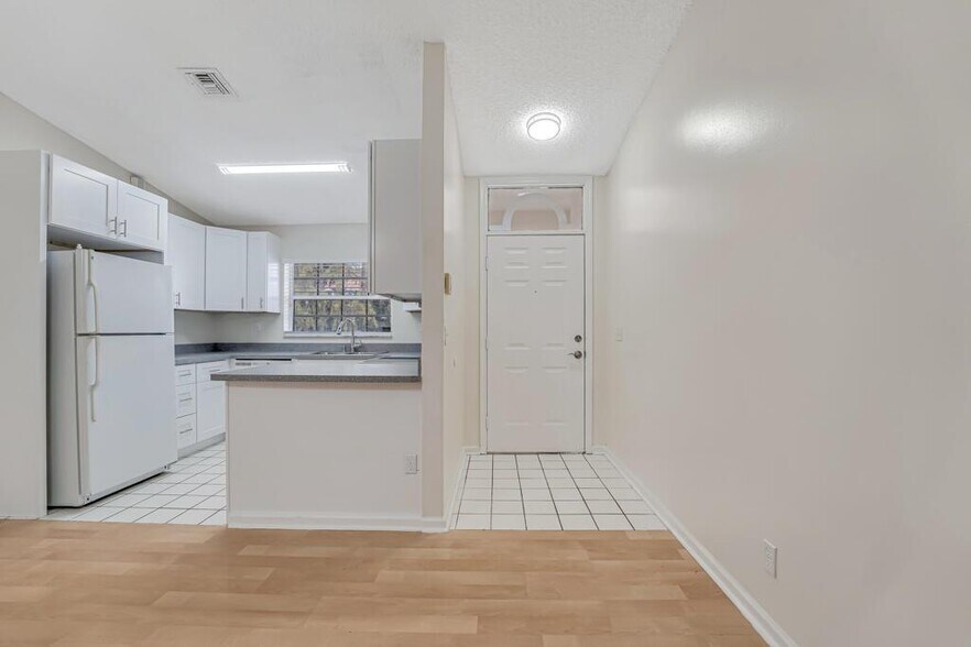 Building Photo - 13730 Sunflower Ct