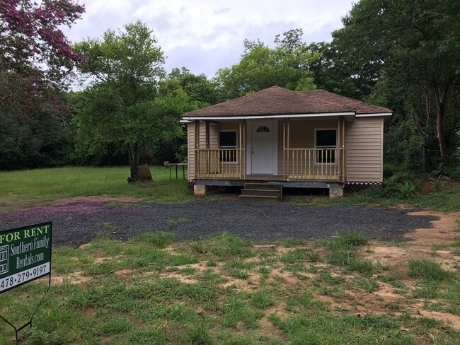 Building Photo - 145 Circle Dr