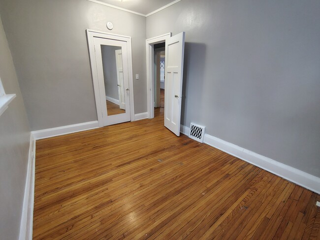 Building Photo - 1295 N Main St