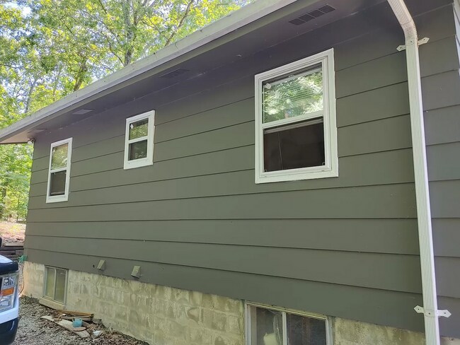Building Photo - IRONTON - 2 bed with full basement, Nice L...