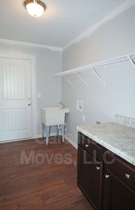 Building Photo - 423 Peaksview Dr