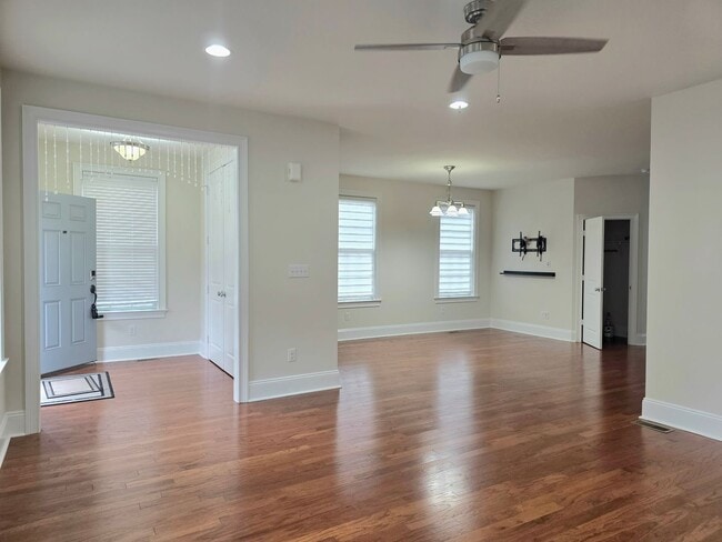 Building Photo - 4bed-3.5bath home in the Town of Whitehalll