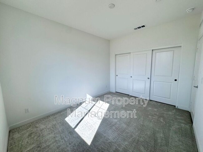 Building Photo - 30769 Valley Heights Dr.