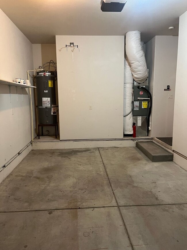 Building Photo - 3 Bedroom 2.5 Bath Townhouse