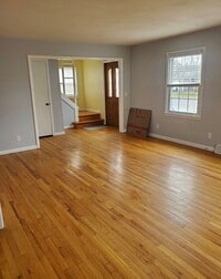 Building Photo - Single Family 3 Bedroom 1.5 Bath