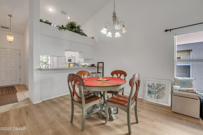 Building Photo - 1412 Coconut Palm Cir