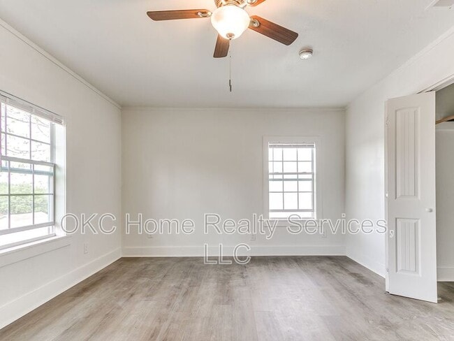 Building Photo - 1812 W Noble Ave