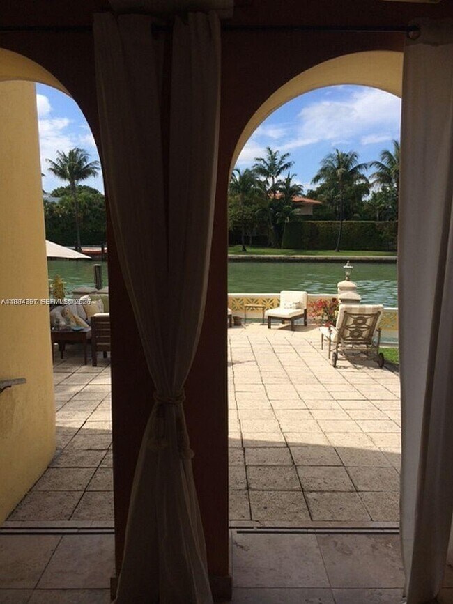 Building Photo - 4812 Pine Tree Dr