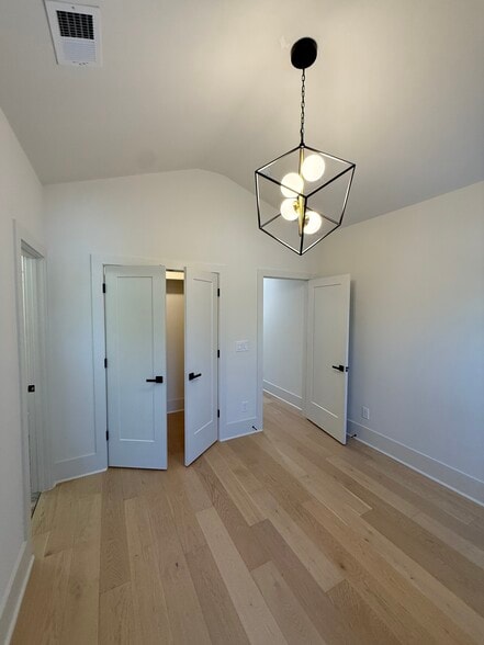 Building Photo - 1727 Nassau St