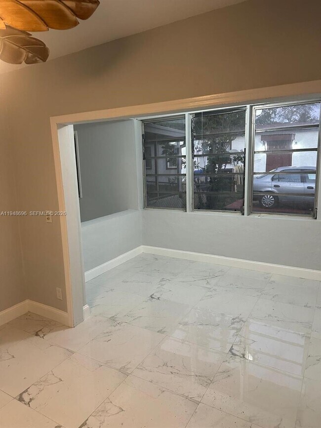 Building Photo - 1705 NE 157th Ter