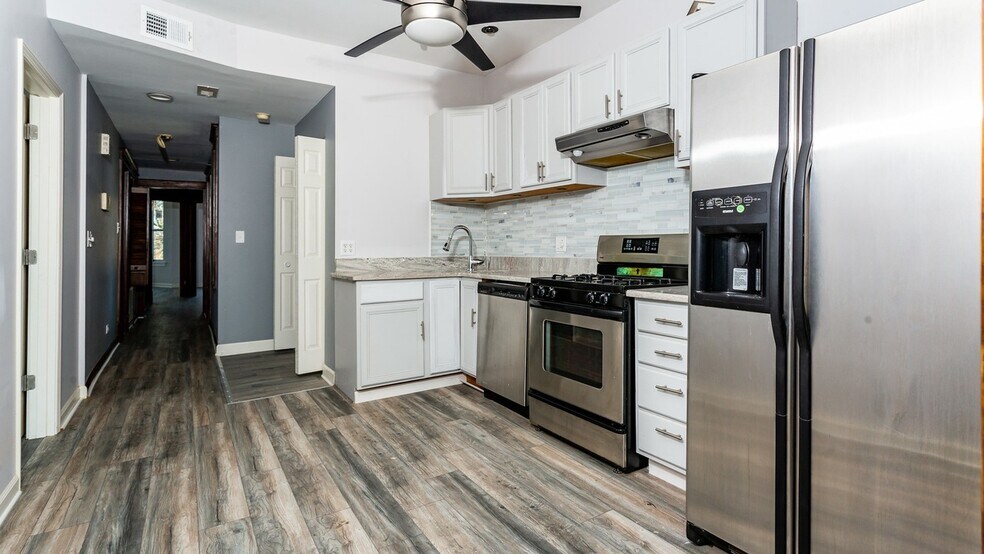 Building Photo - 1427 E 69th Pl
