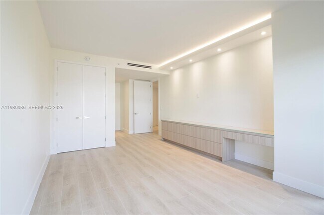 Building Photo - 151 Crandon Blvd