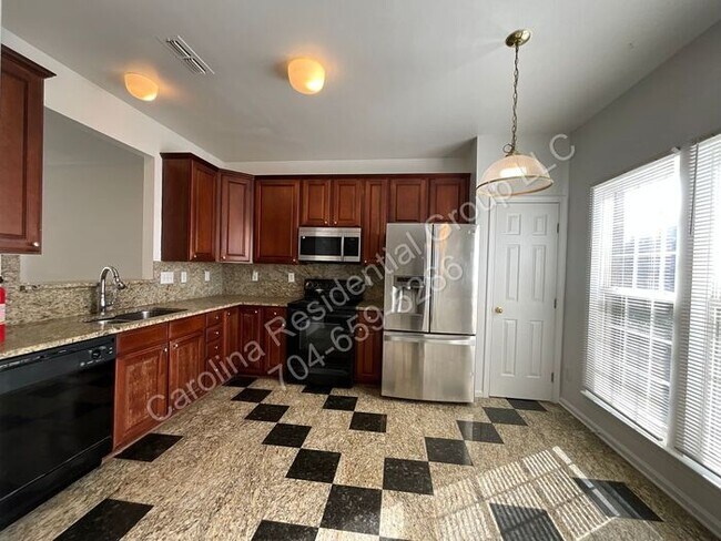 Building Photo - 15709 Castle Watch Ave