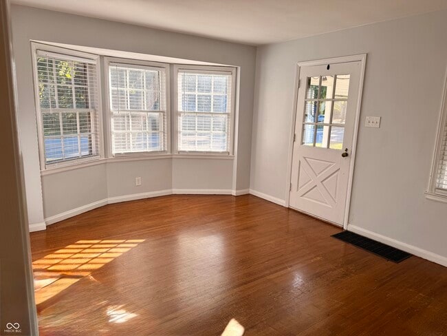 Building Photo - 1524 E 54th St