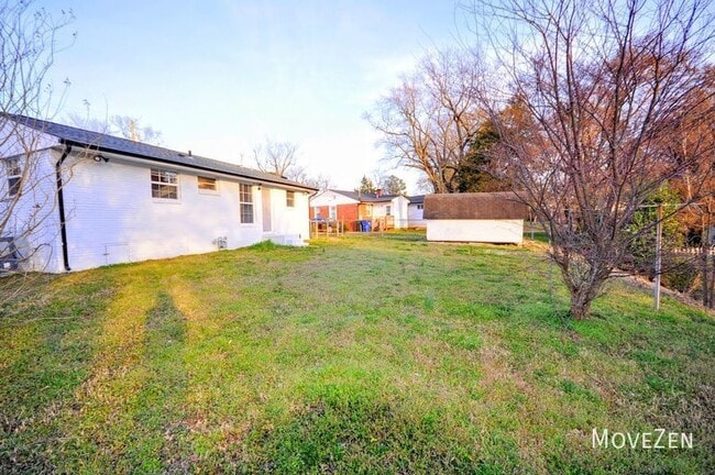 Building Photo - 708 Hadley Rd