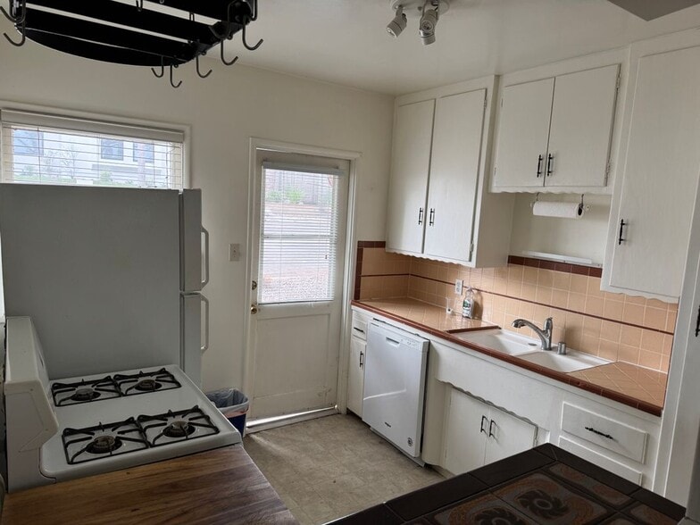 Building Photo - 601 Anderson St