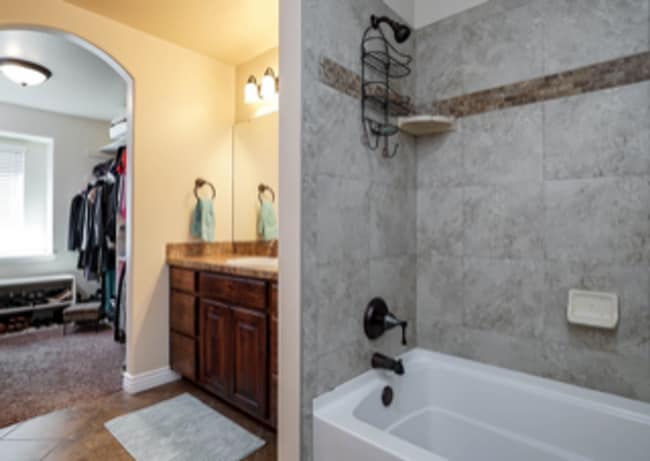 Building Photo - Great 3 Bedroom, 2.5 Bathroom Townhome in Layton!