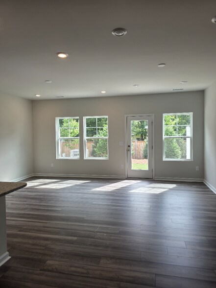 Building Photo - 163 Copper Fox Ln