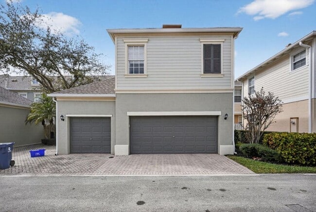 Building Photo - 203 E Thatch Palm Cir