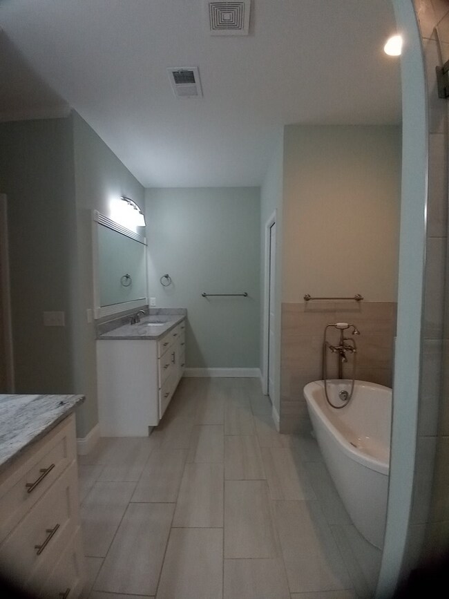 Building Photo - 370 Veranda Dr