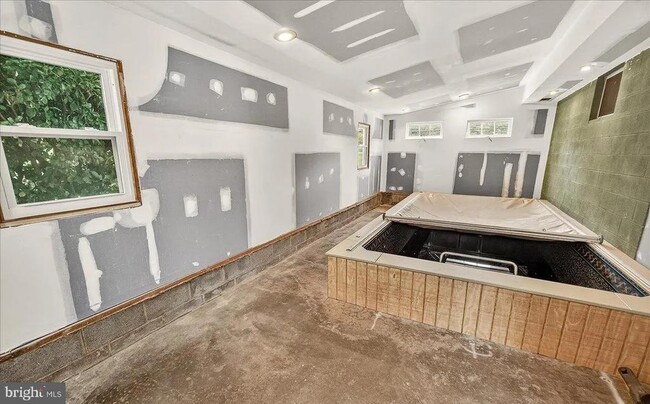 Building Photo - 7203 Peekskill Dr