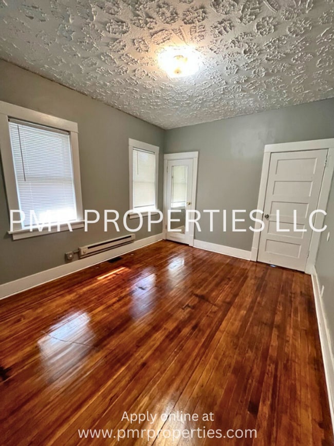 Building Photo - 3 Bedrooms/1Bathroom House