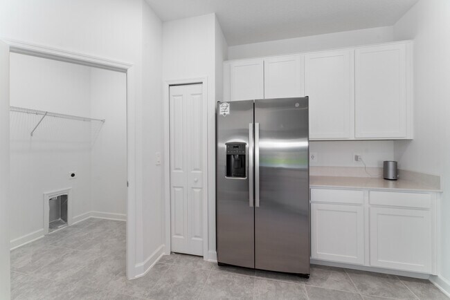 Building Photo - 276 Taft Dr
