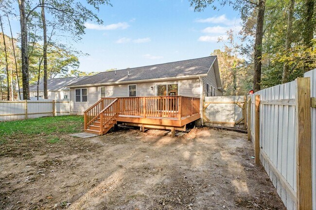 Building Photo - Newer 3-bedroom home available now in Colonial Beach!