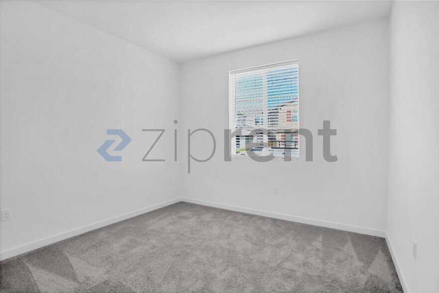 Building Photo - Unit